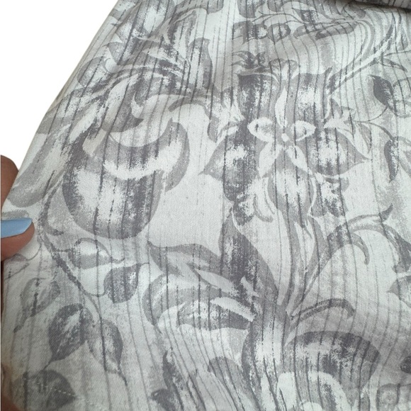 Tommy Bahama XXL Floral Button Up Shirt Gray White Cotton Silk Blend Long Sleeve - Picture 7 of 10